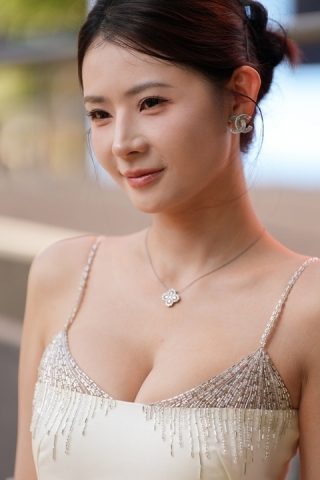 查看完整内容：洁白如玉 - 共38张图片