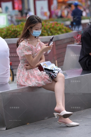 搭讪街拍碎花连衣裙小仙女