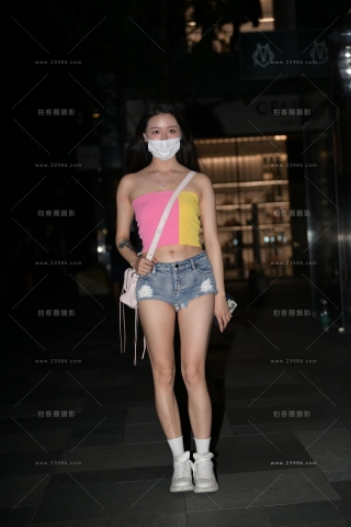 搭讪街拍小清新热裤小仙女，春光乍......