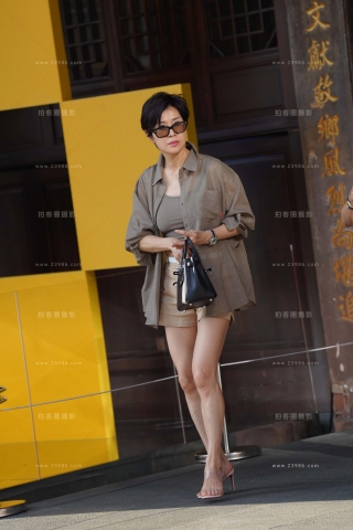 短发美腿
