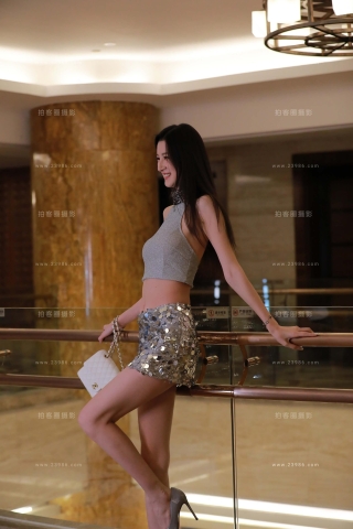 银色鳞片裙长腿美女-宝月 【图片➕视频】