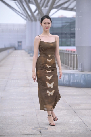 吊带长裙美女