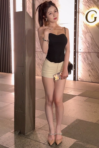 美腿的马尾辫网红美女