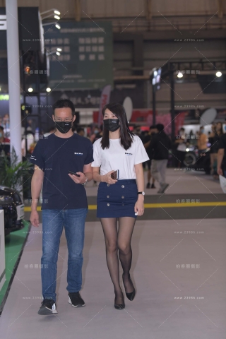 车展黑丝前台礼仪小姐姐