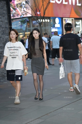 街拍好身材一步裙美女