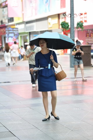 街拍金店促销员小姐姐