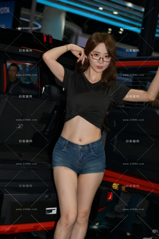 热裤美腿网红   陈77