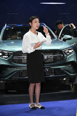 直播卖车的平底鞋，黑色丝小美女