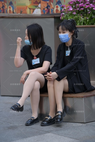 两位活动支援促销员小姐姐