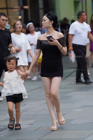街拍紧身抹胸包臀裙朲槭