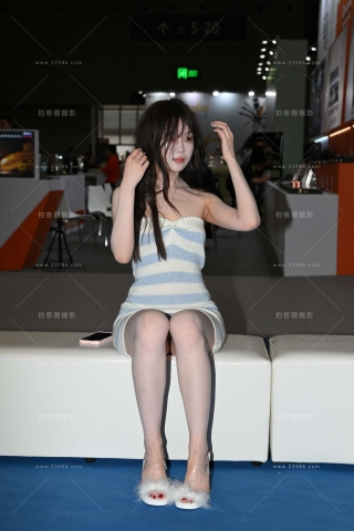 白白净净的小姐姐