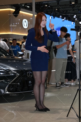 黑丝OL制服的雷克萨斯售车主播