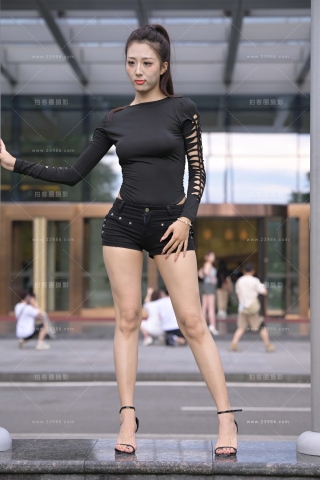 苗条长腿美女