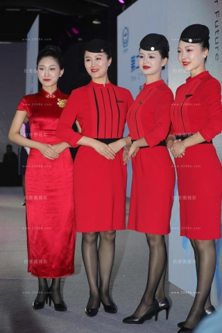 川航黑丝高跟空姐合影