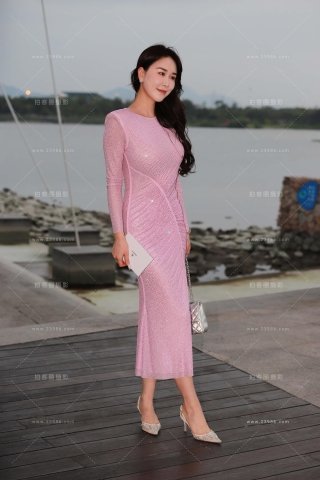 粉色裙气质女神