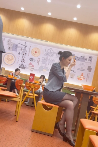 黑丝前台小姐，终于等到机会拍视频