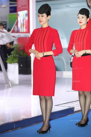 火红制服黑丝高跟川航空姐
