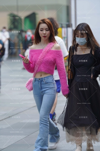 蓝色牛仔紧身美眉