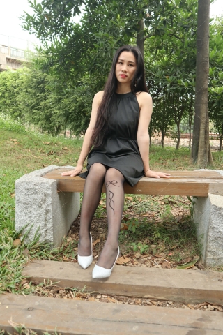 黑裙黑丝高跟