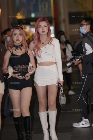白长靴美眉