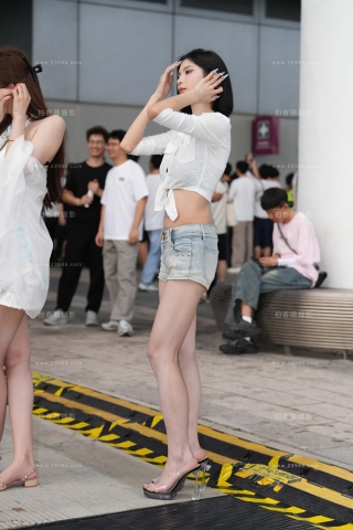双美腿美女