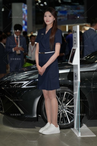 可爱甜美的小姐姐