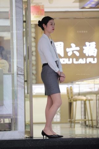 珠宝店的导购员小姐姐