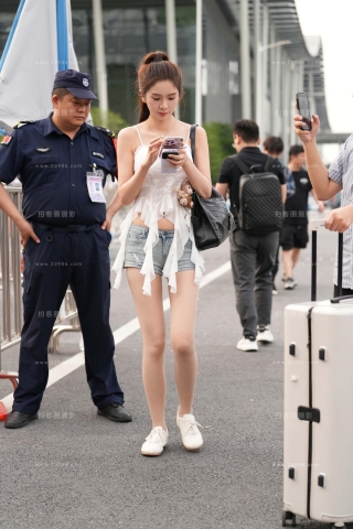 热裤rou丝小姐姐