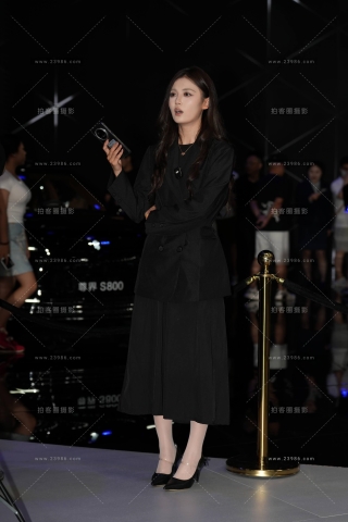 黑色长裙下的R丝袜，美女主播