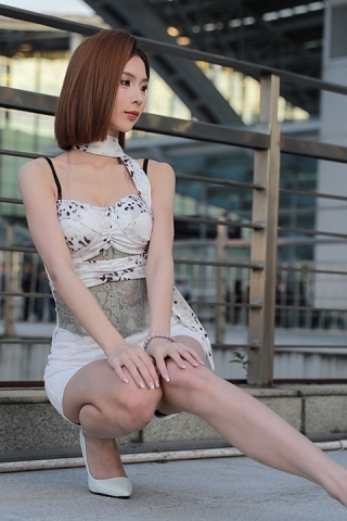 查看完整内容：白热裤高跟美女 - 共34张图片