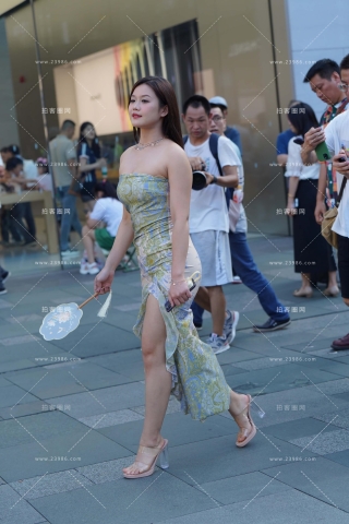 抹胸长裙美女 【图片➕视频】