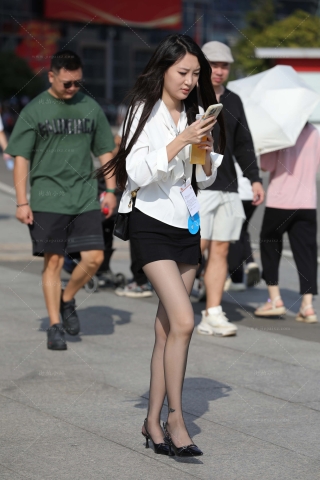 苗条的长腿黑丝 【图片➕视频】