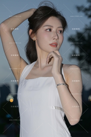 白裙美腿  敏敏