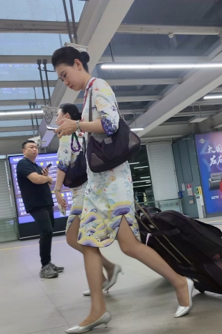 偶遇海航乘务组下班旗袍灰si养眼啊3分钟