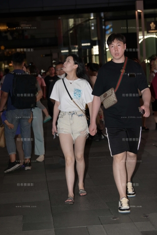 热裤小女友