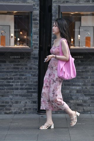 街拍连衣裙花裙美丽小姐姐