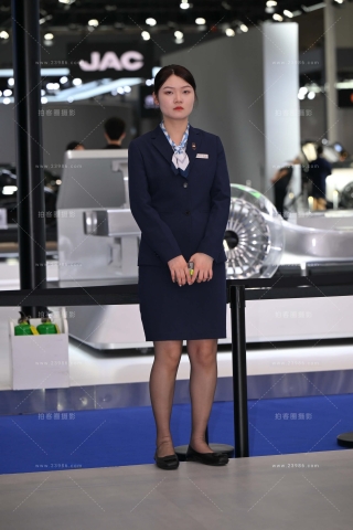 问界展台黑丝礼仪咨客小姐姐