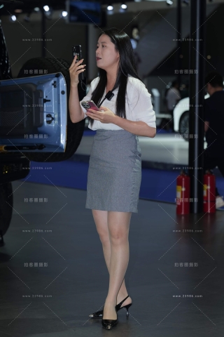 直播卖车的韵味丝腿主播