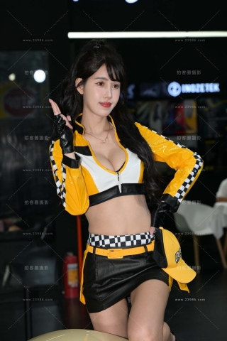 火辣性感车模（小哈娜）