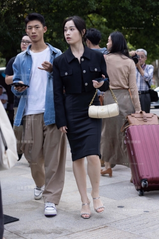 韵味的包臀裙女人