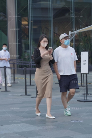 街拍长裙，平底鞋小姐姐