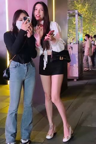 夜拍大长腿性感小姐姐