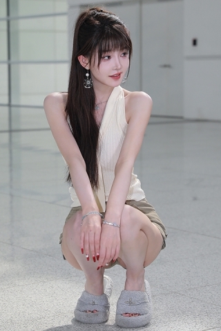 查看完整内容：热裤长腿美女 - 共31张图片