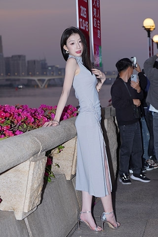 查看完整内容：长裙美颜 - 共15张图片