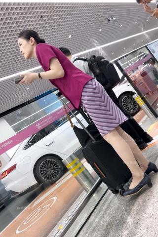 南航空姐落地，等车