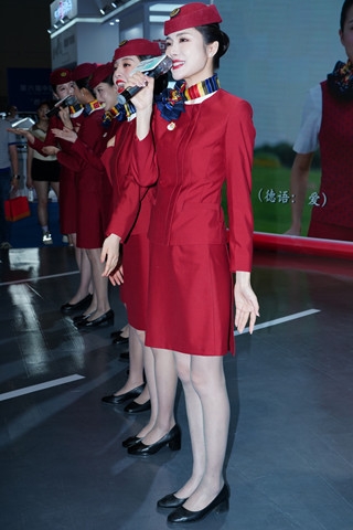 查看完整内容：国航空姐超薄灰丝 - 共22张图片