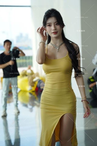 黄色吊带裙网红美女  bb酱
