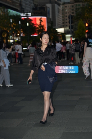通勤装的女人