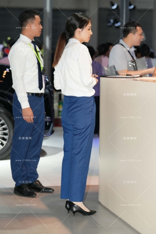 难得一见的长裤短丝