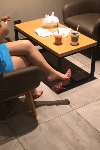 查看完整内容:美女星巴克丝袜高跟挑鞋 - 共6张图片 查看完整内容:美女星巴克丝袜高跟挑鞋 - 共6张图片